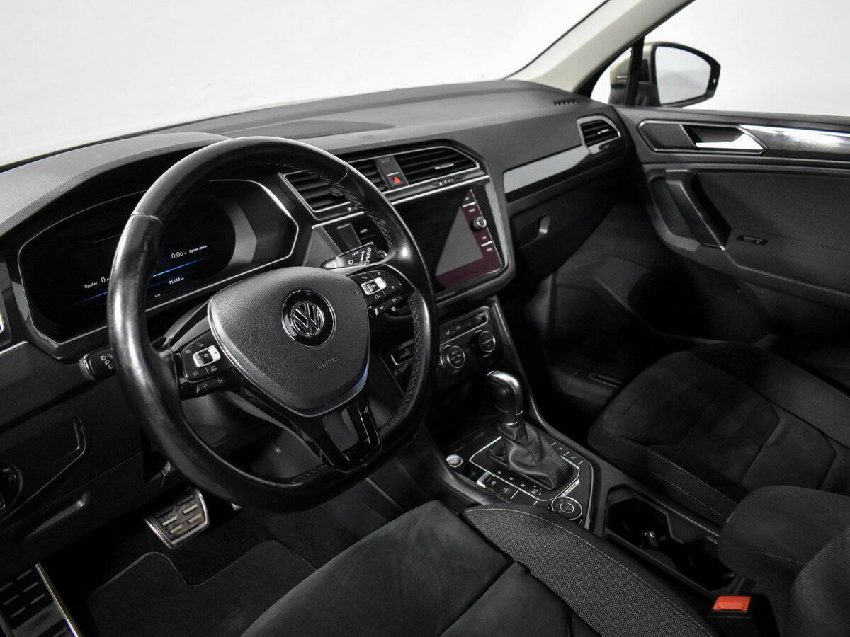 Volkswagen Tiguan, 2018 Фото №9