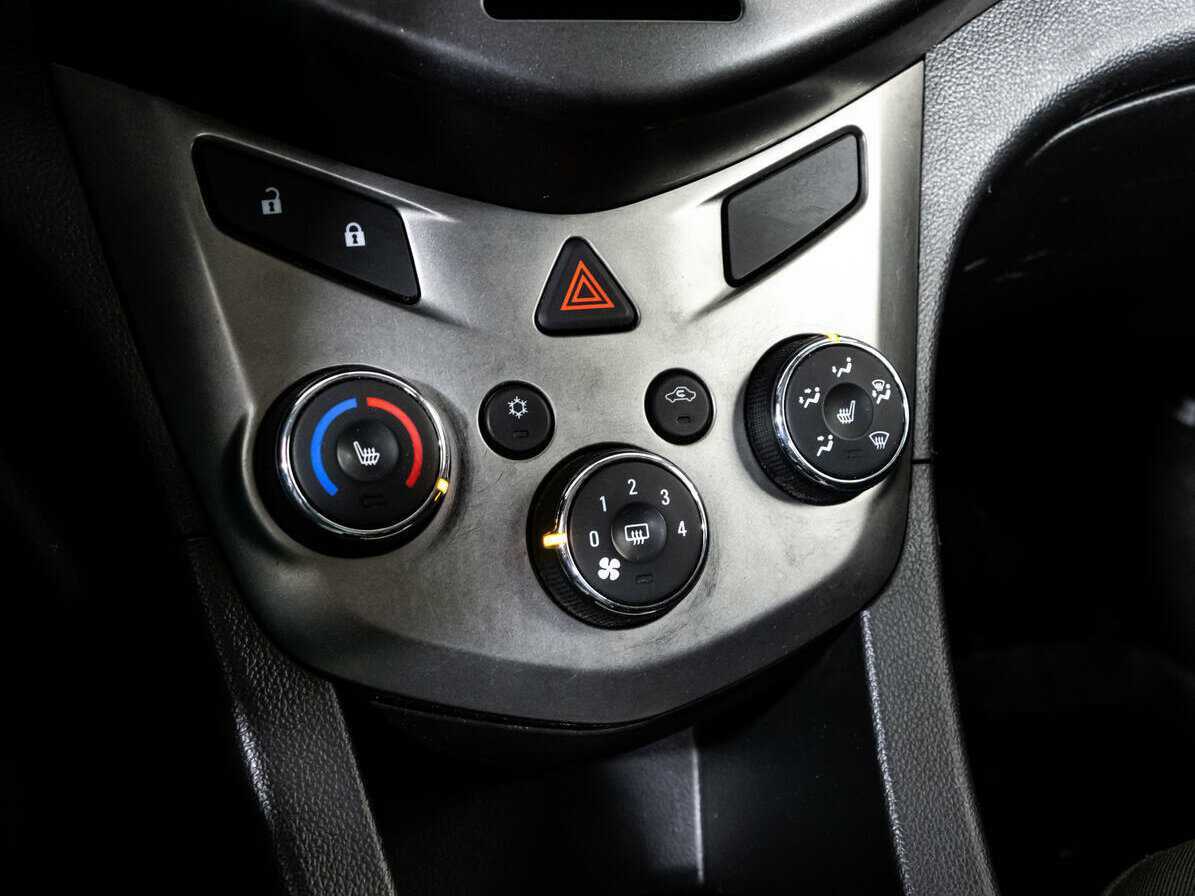 Chevrolet Aveo, 2015 Фото №13