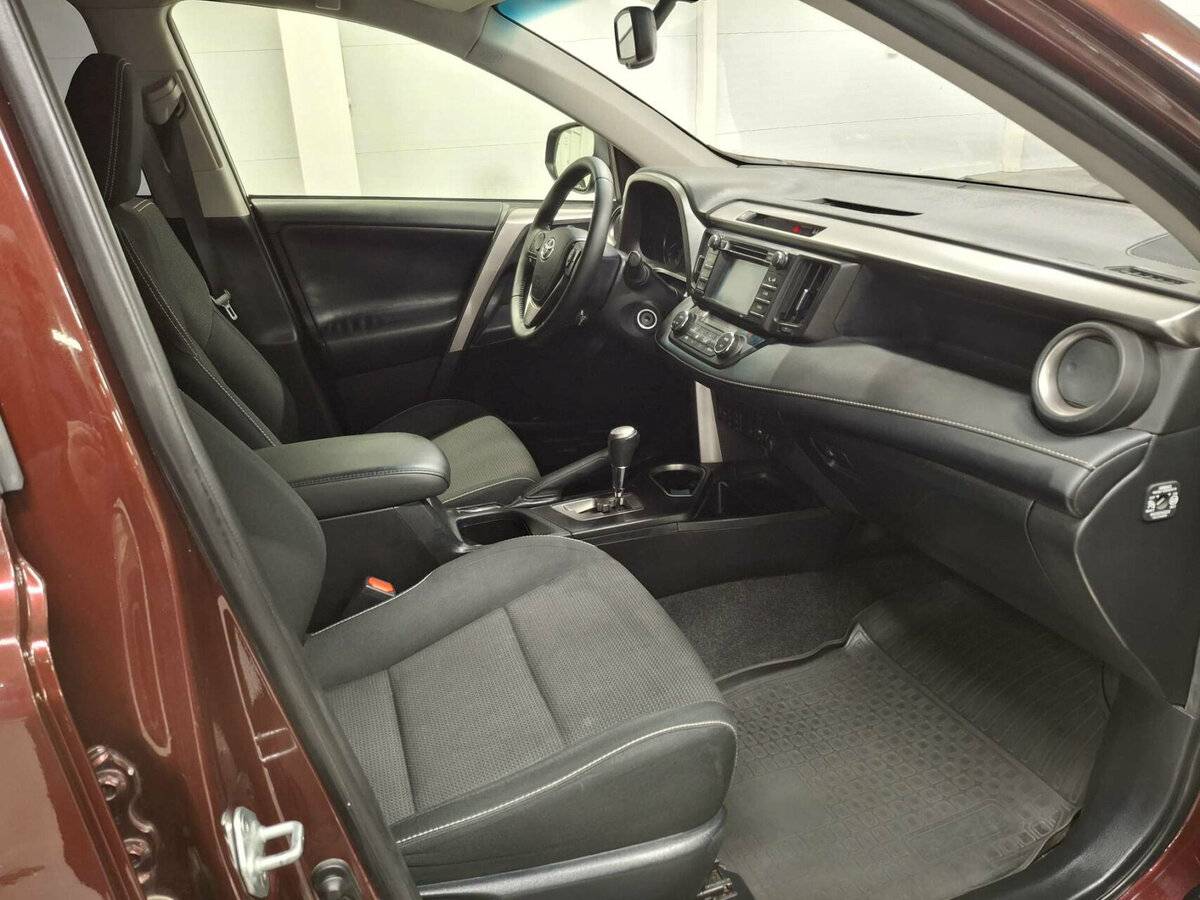 Toyota RAV4 IV (XA40) Рестайлинг, 2016 Фото №10