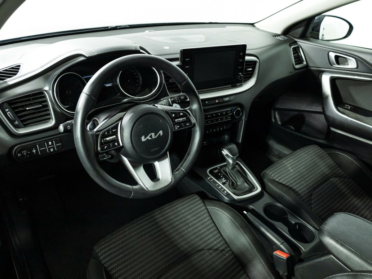 Kia Ceed III Рестайлинг, 2022 Фото №11