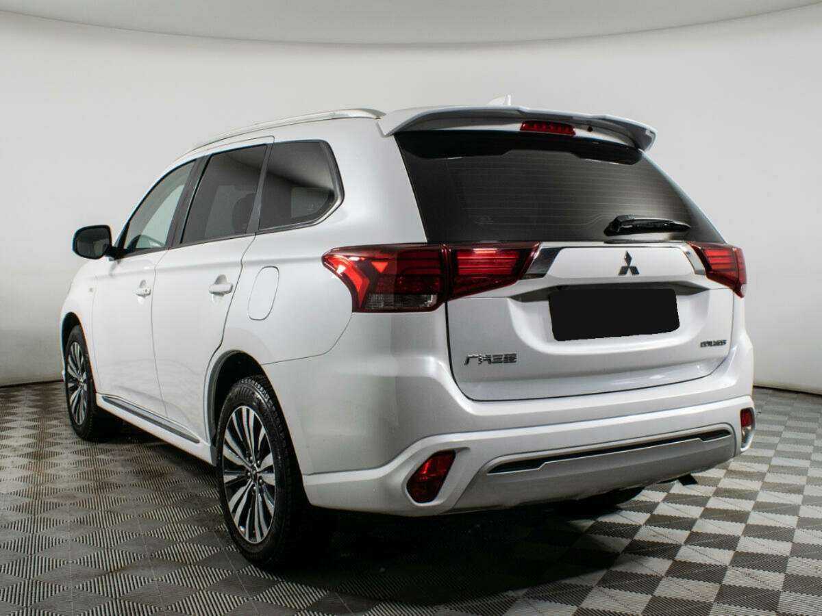Mitsubishi Outlander, 2022 Фото №7
