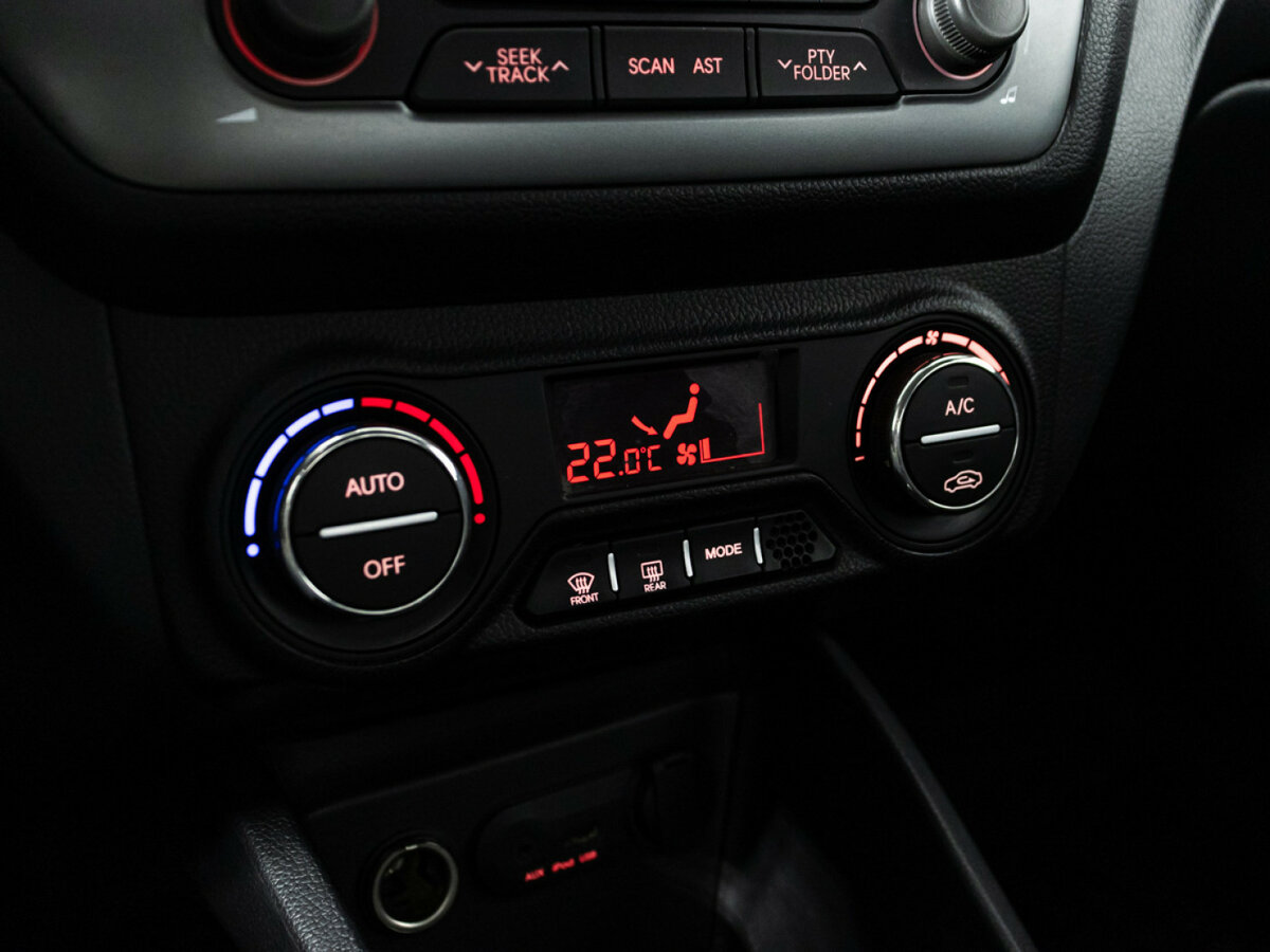 Kia Rio 5-speed III, 2013 Фото №15