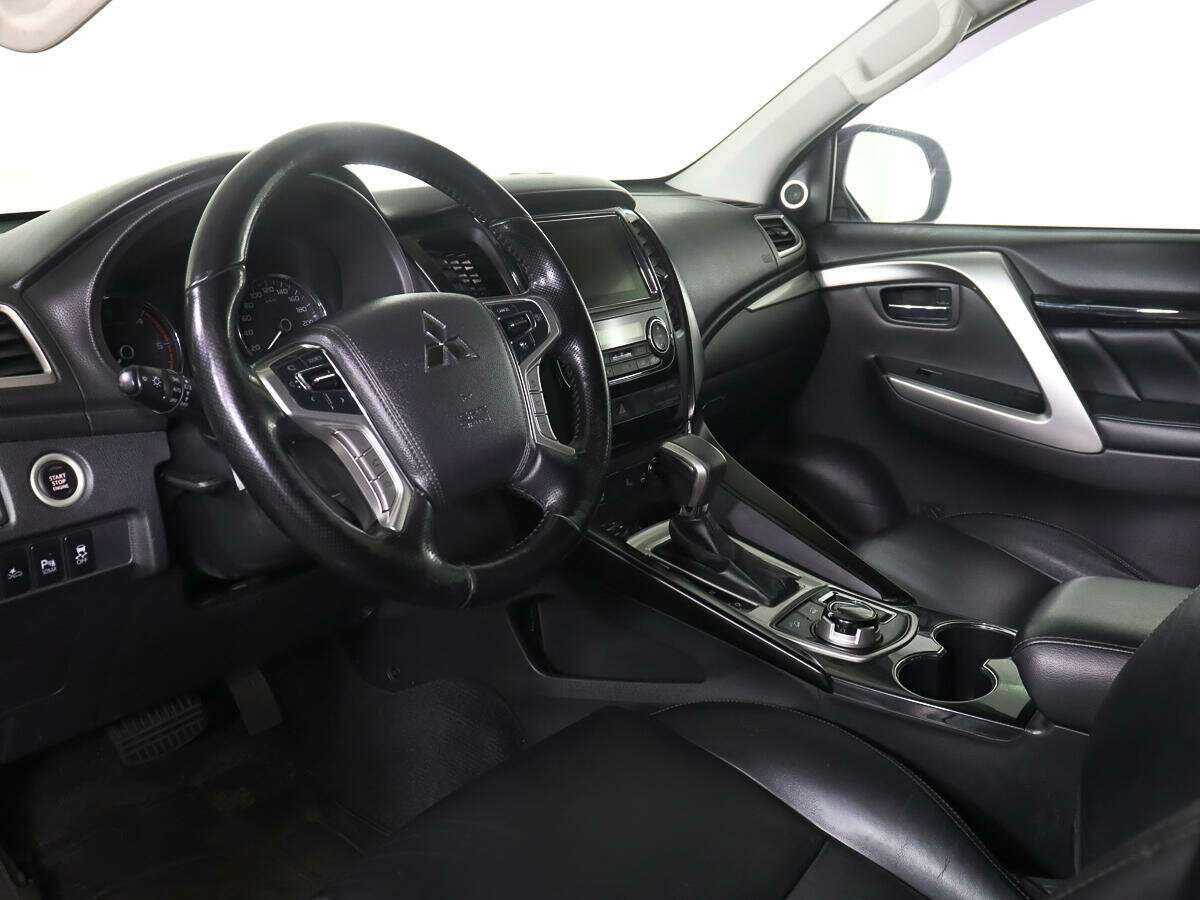Mitsubishi Pajero Sport, 2017 Фото №13