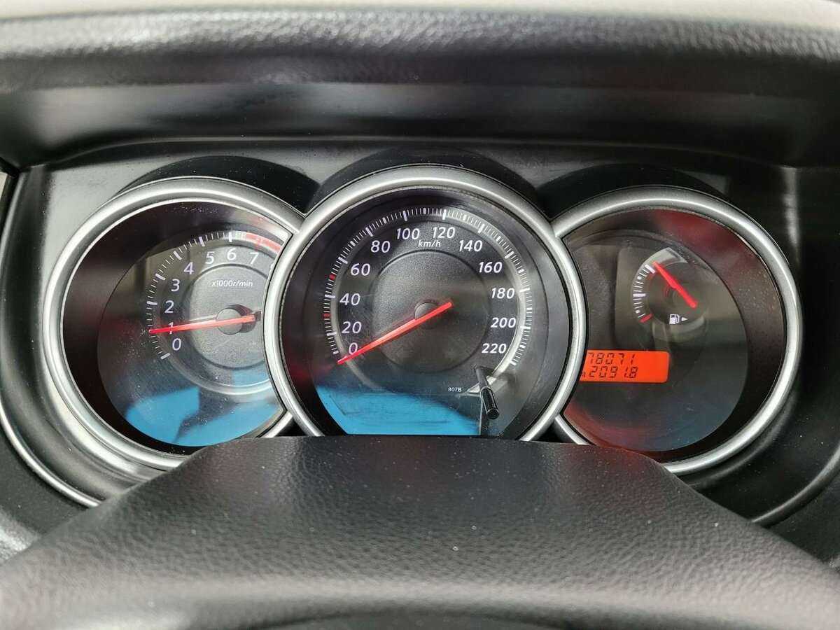 Nissan Tiida, 2013 Фото №11