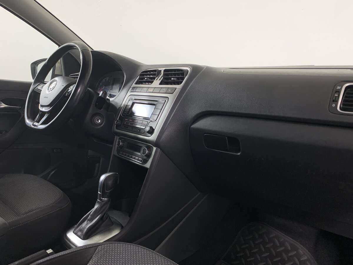 Volkswagen Polo, 2015 Фото №11