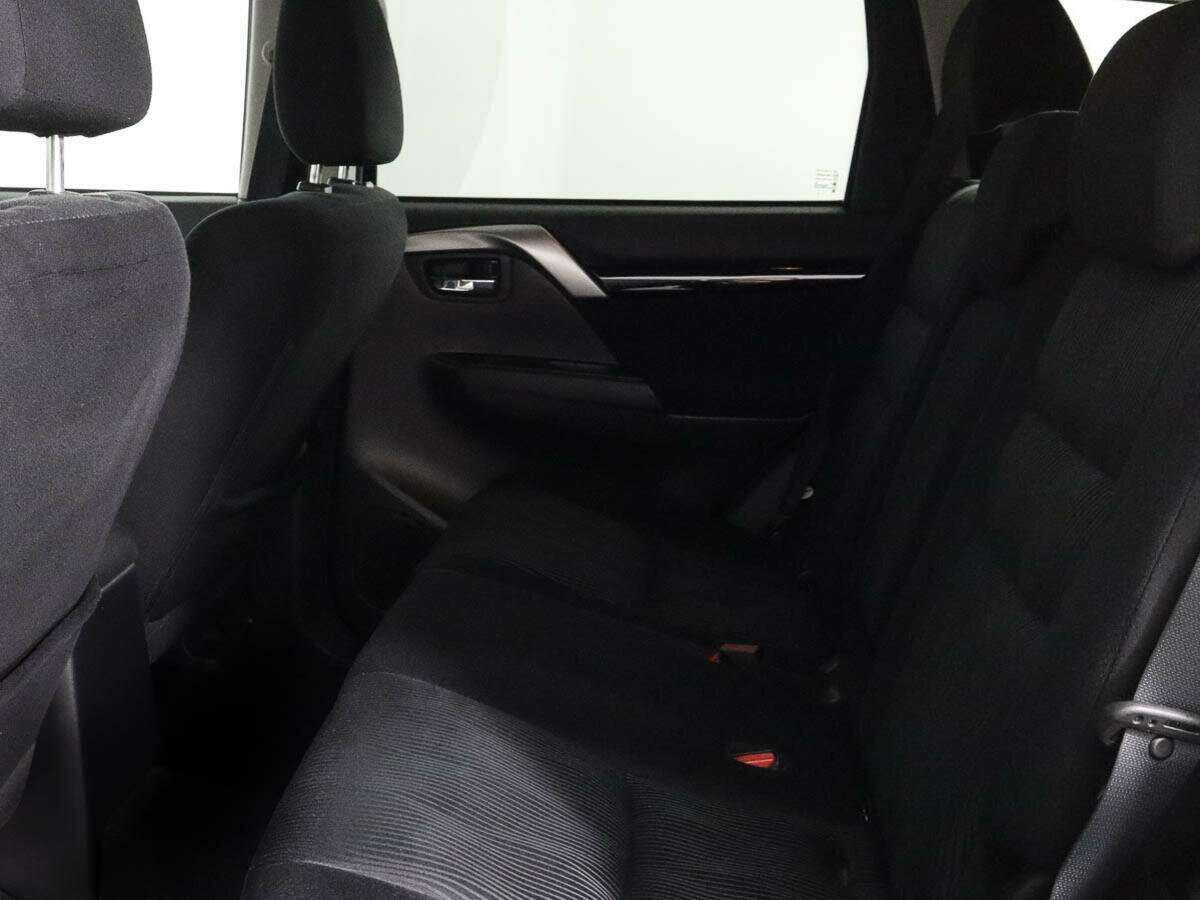 Mitsubishi Pajero Sport, 2017 Фото №8