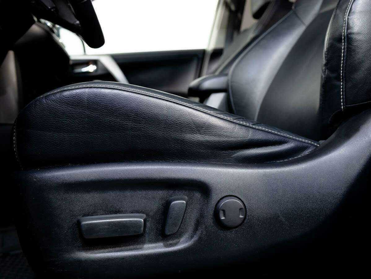 Toyota RAV4, 2018 Фото №14