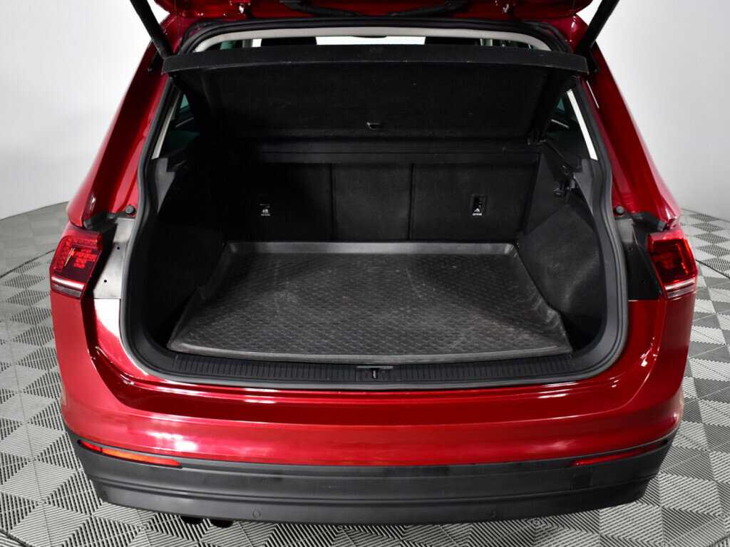 Volkswagen Tiguan, 2018 Фото №16