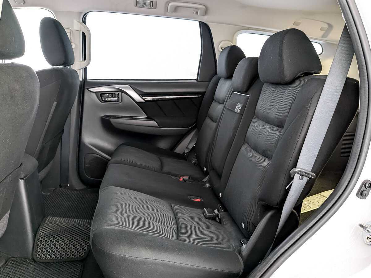 Mitsubishi Pajero Sport, 2018 Фото №12