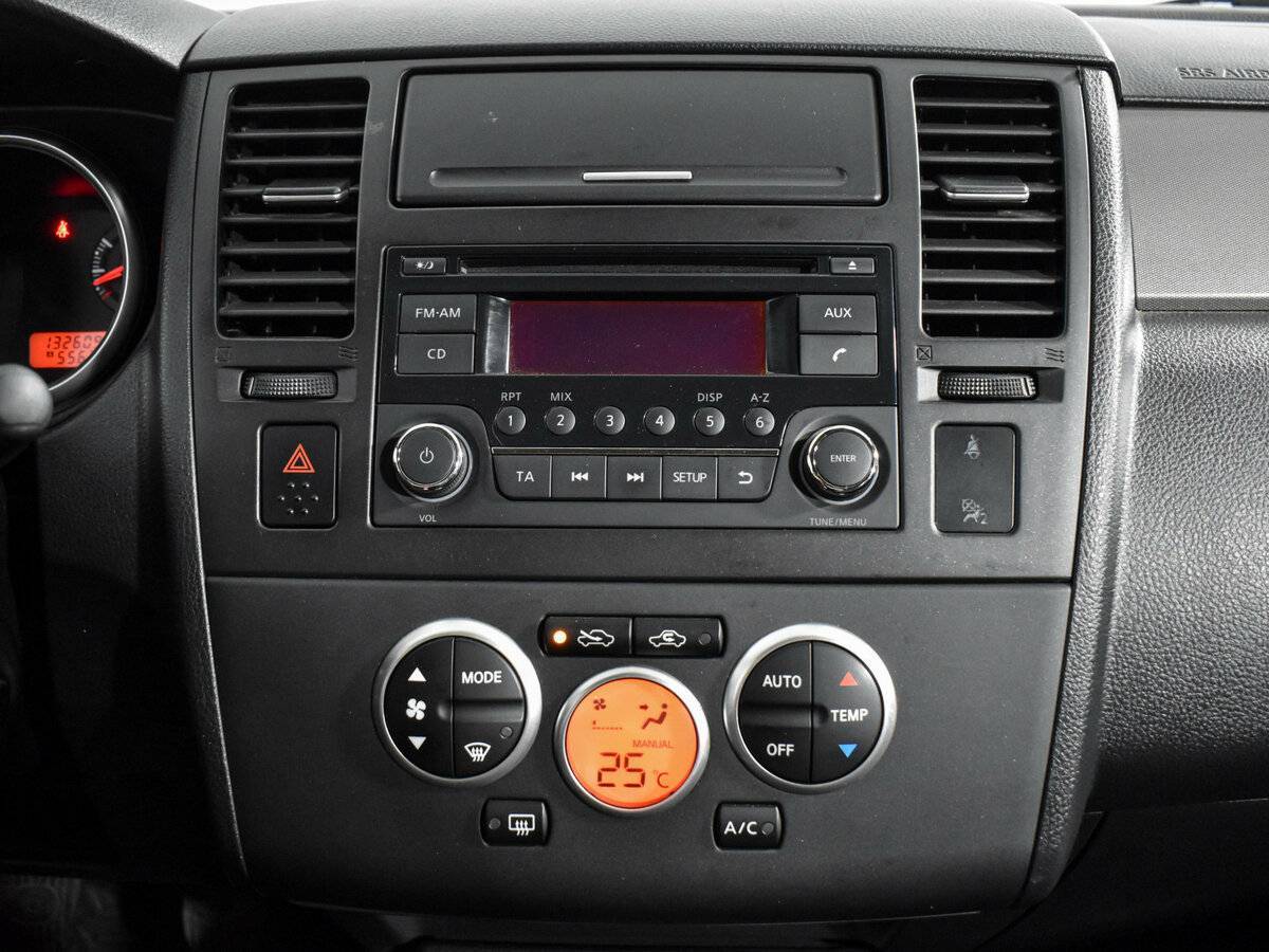 Nissan Tiida, 2013 Фото №14
