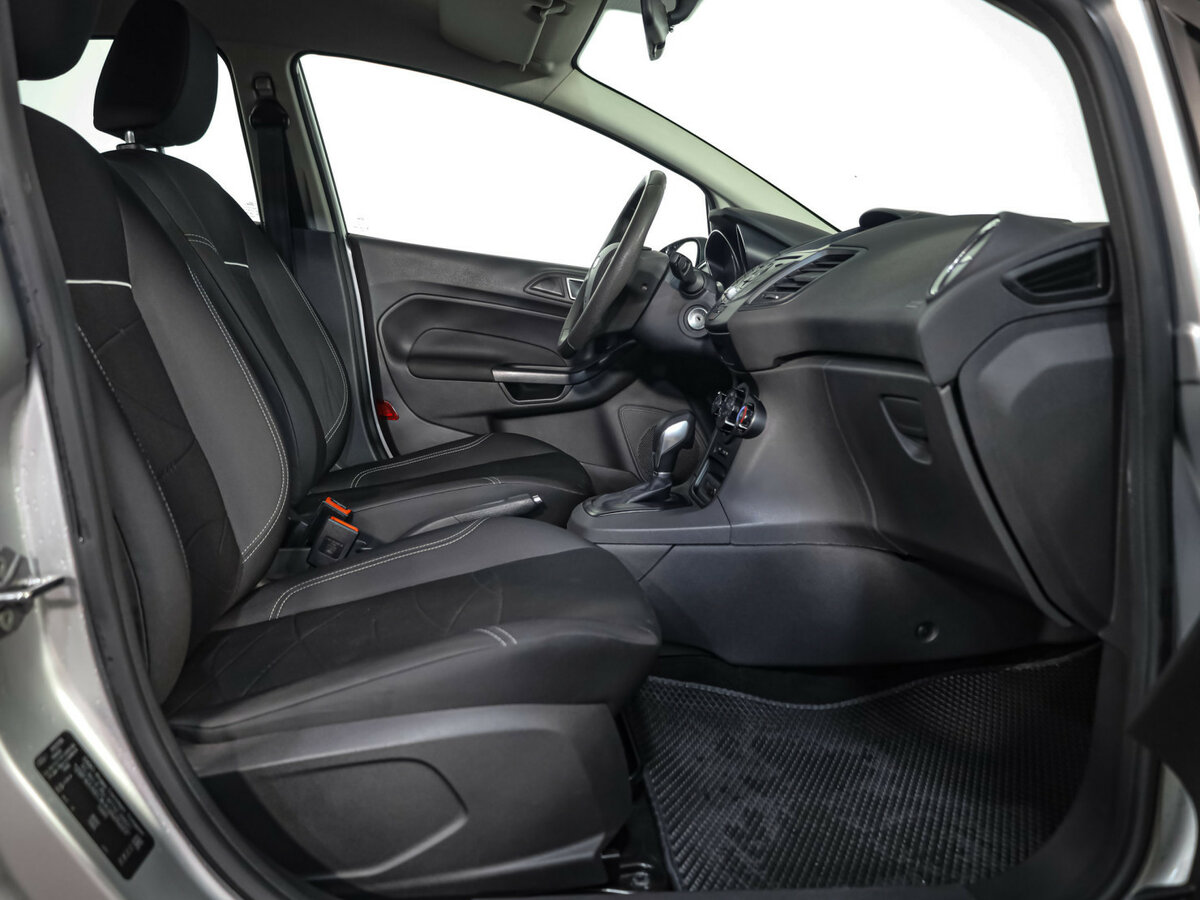 Ford Fiesta Mk6 Рестайлинг, 2016 Фото №19