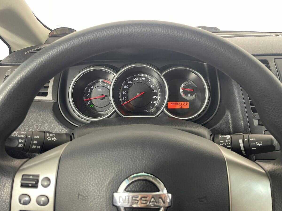 Nissan Tiida, 2013 Фото №11