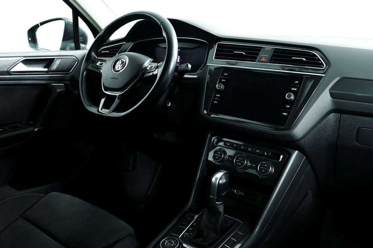 Volkswagen Tiguan, 2018 Фото №9