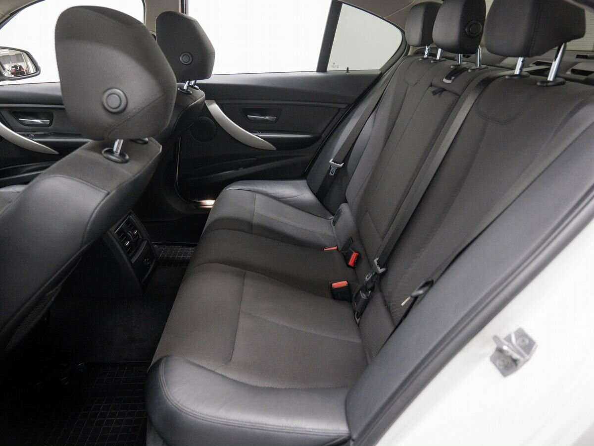 BMW 3 серии 318i, 2016 Фото №12