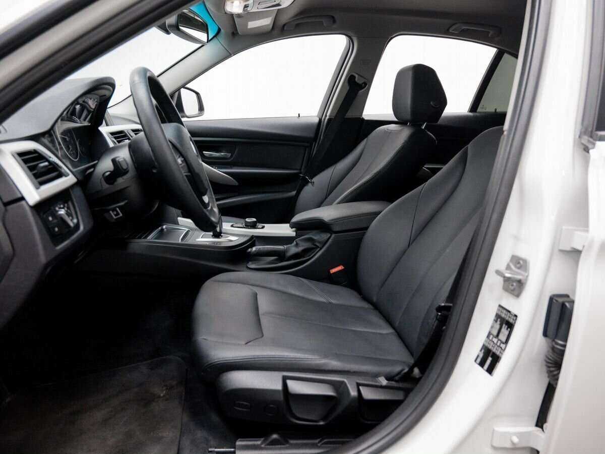 BMW 3 серии 318i, 2016 Фото №14