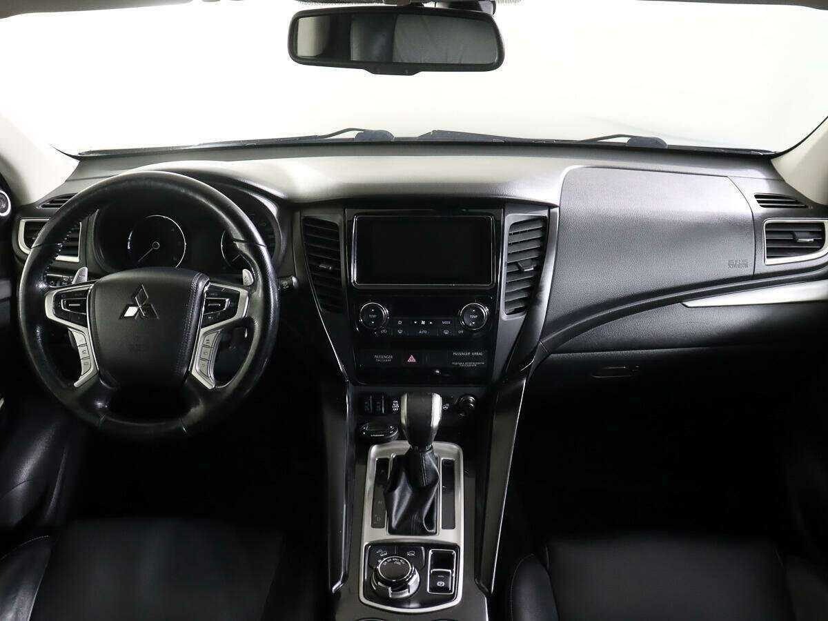 Mitsubishi Pajero Sport, 2017 Фото №11