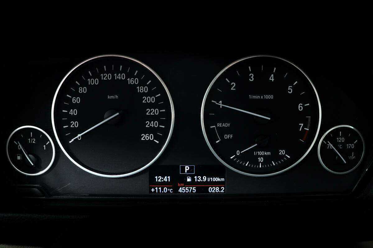 BMW 3 серии 320i, 2016 Фото №10