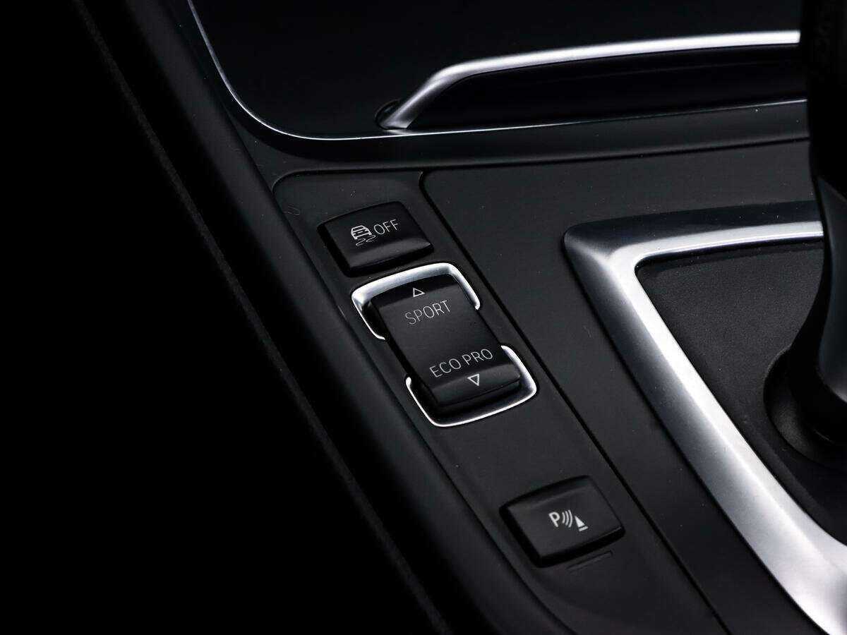 BMW 3 серии 318i, 2015 Фото №19