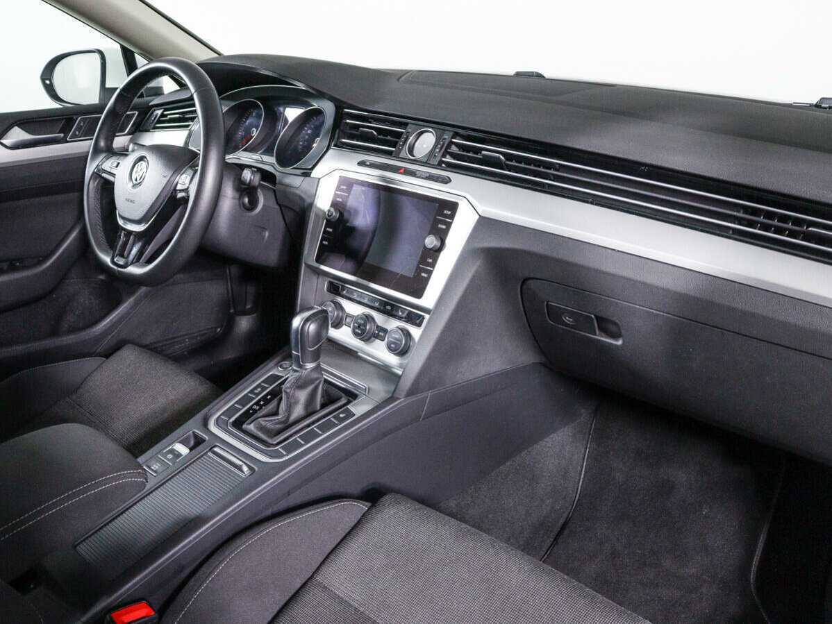 Volkswagen Passat, 2019 - 64 491 км. | Фото №7