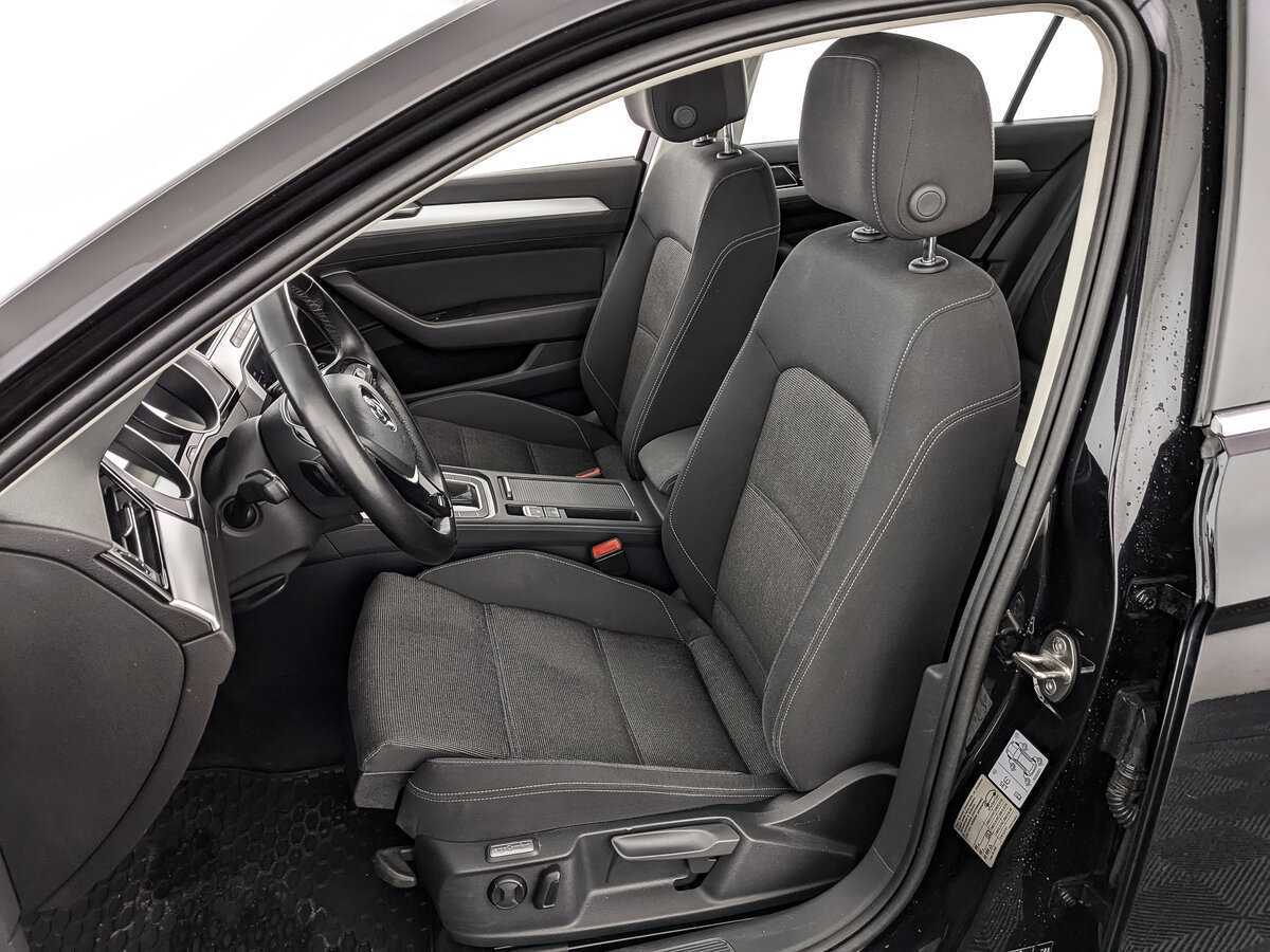 Volkswagen Passat, 2018 Фото №16