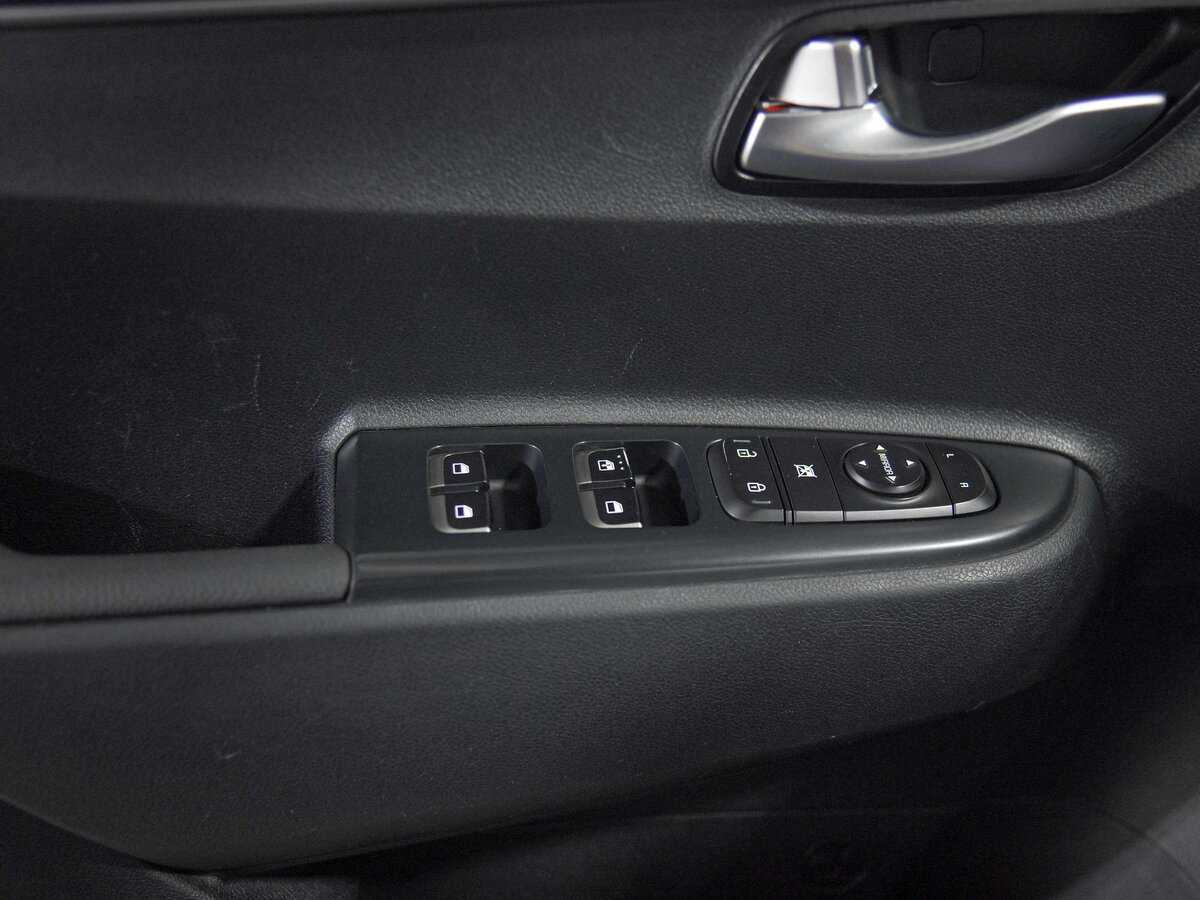 Kia Rio, 2018 Фото №15