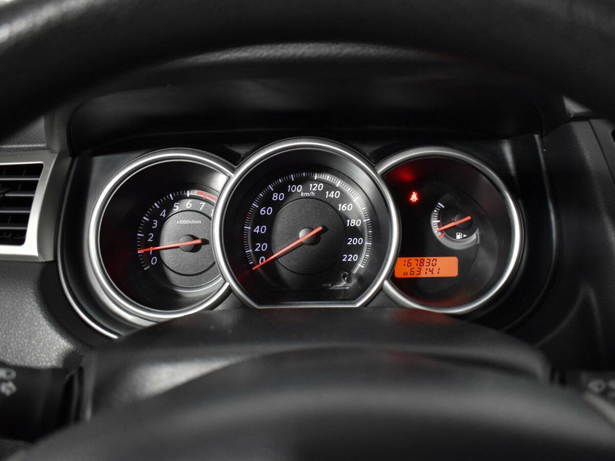 Nissan Tiida, 2012 Фото №12