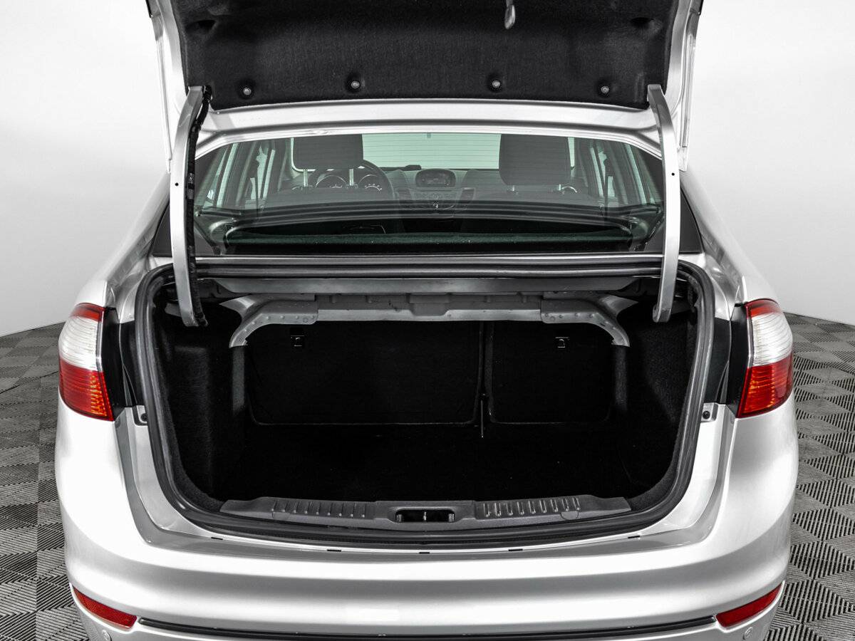 Ford Fiesta Mk6 Рестайлинг, 2016 Фото №16