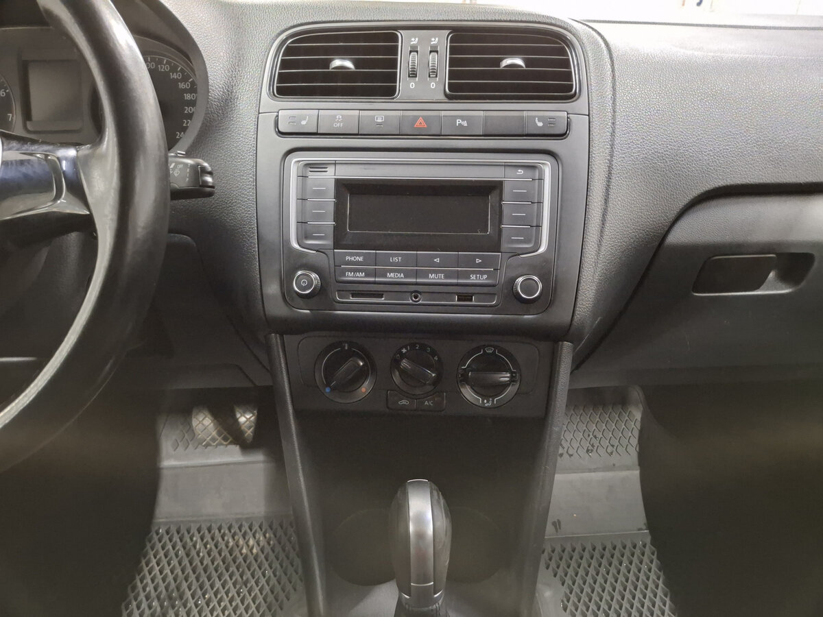 Volkswagen Polo V Рестайлинг, 2016 Фото №15