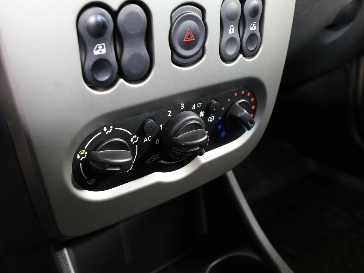 Renault Logan I Рестайлинг, 2015 Фото №12