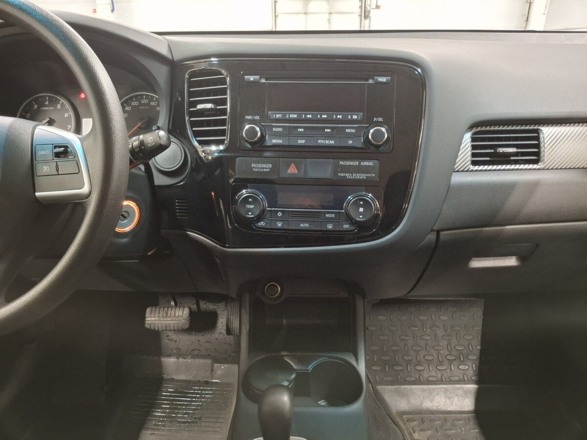 Mitsubishi Outlander III Рестайлинг, 2014 Фото №14